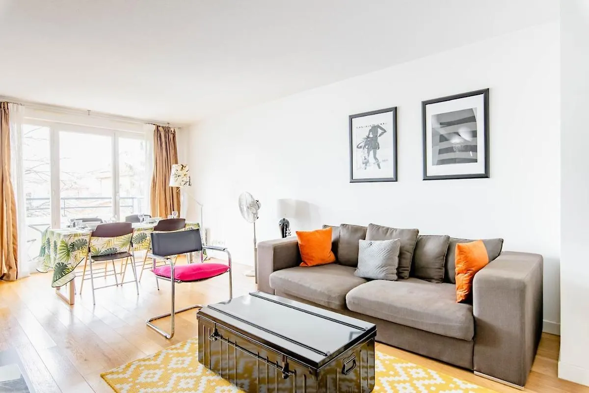 Lyon 8 Beautiful, Bright And Quiet Apartment