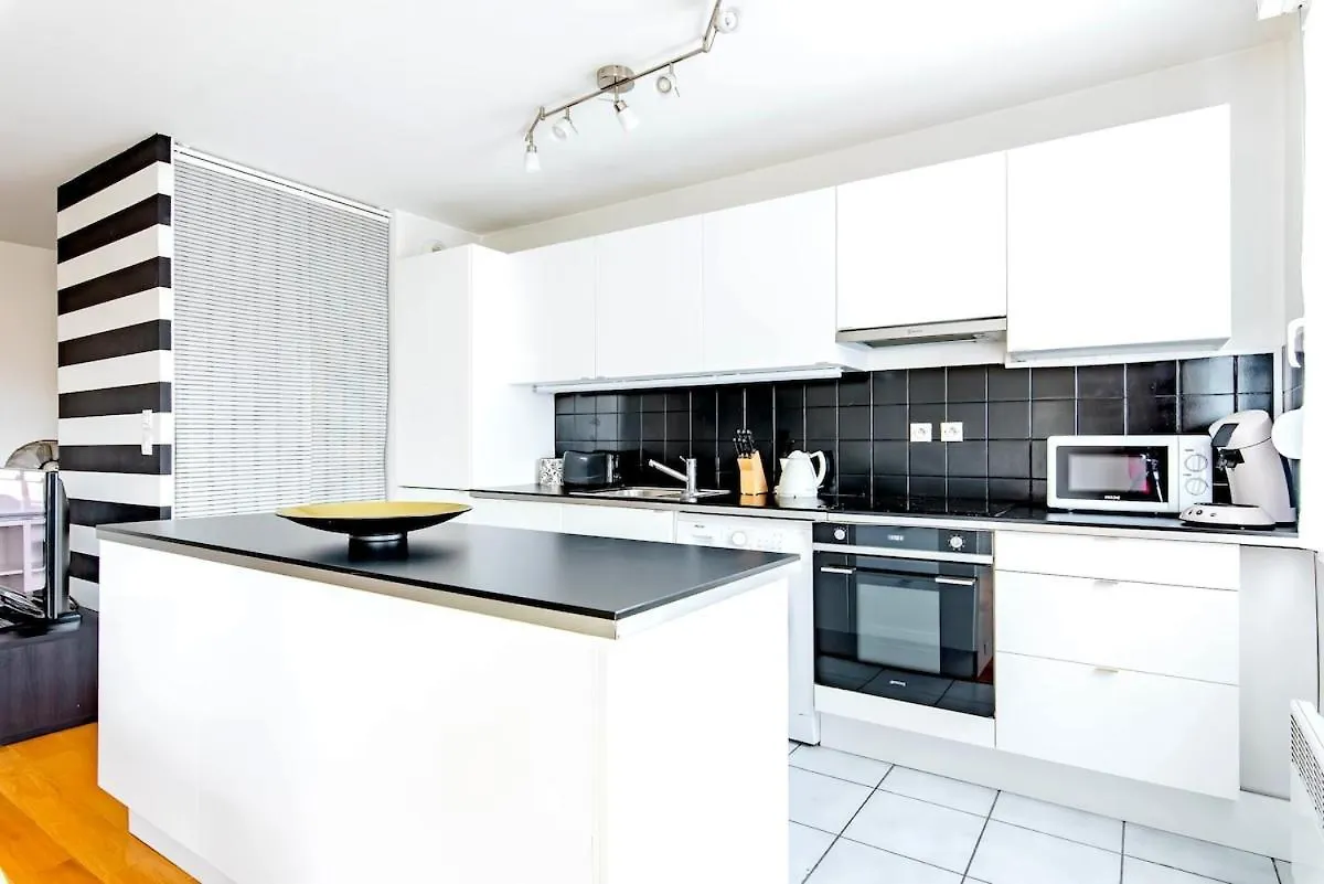 Lyon 8 Beautiful, Bright And Quiet Apartment France