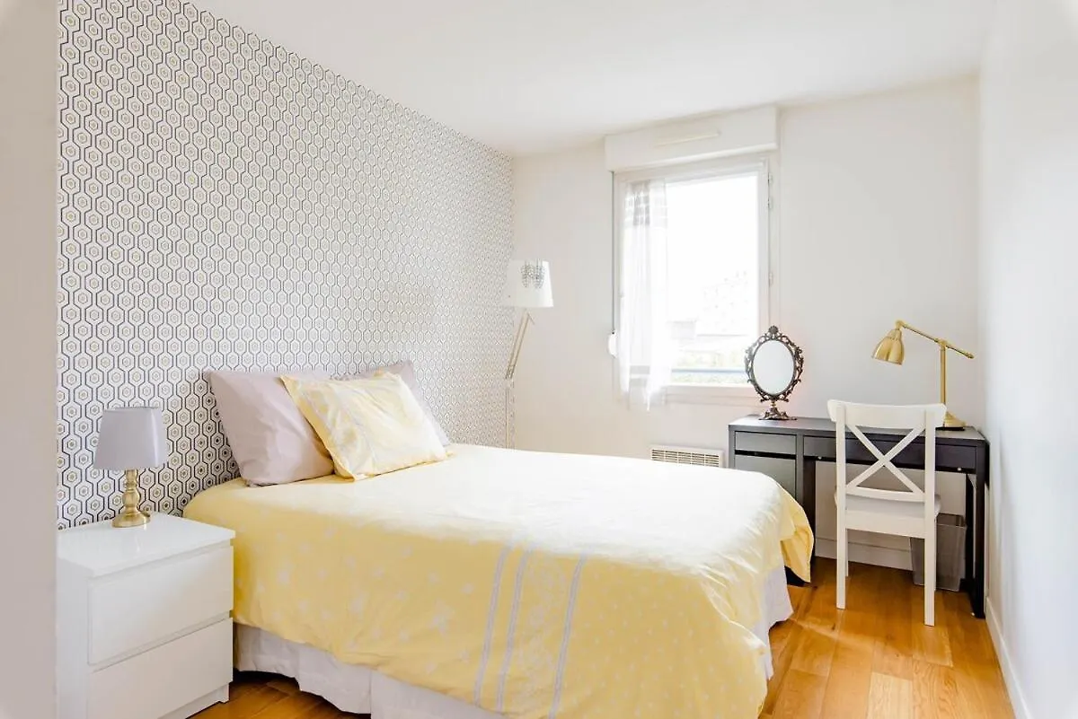 Lyon 8 Beautiful, Bright And Quiet Apartment