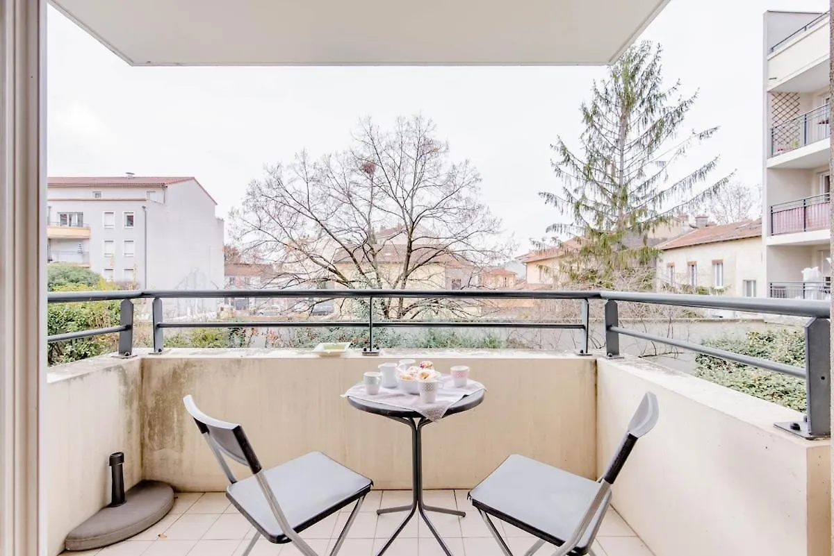 Lyon 8 Beautiful, Bright And Quiet Apartment